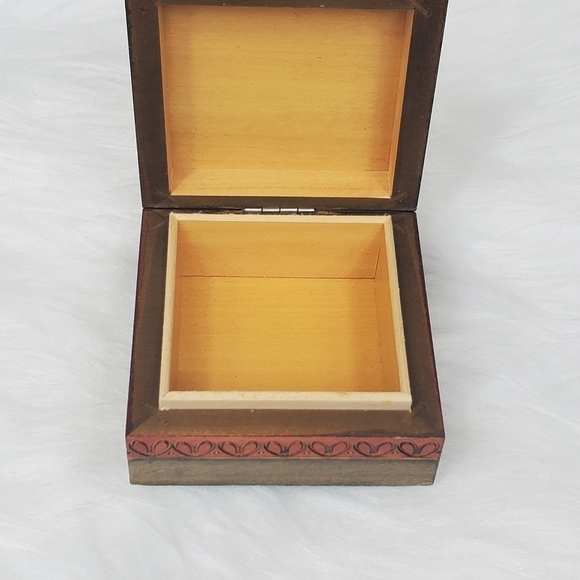 Hand Crafted Light Weight Flower Wooden Trinket/Jewelry Box Made‎ In Poland - Picture 6 of 10